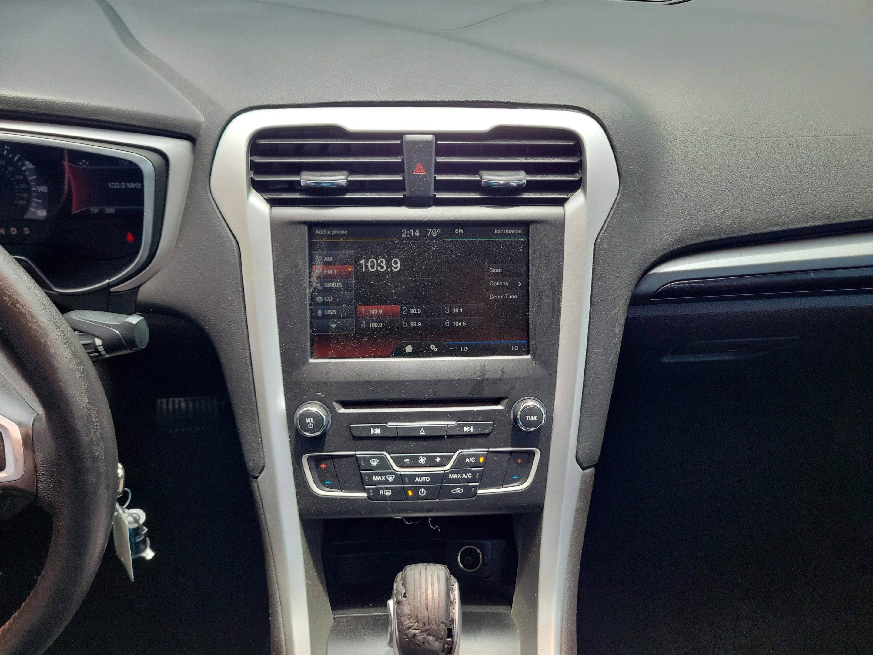 Used 2016 Ford Fusion SE FWD image 13