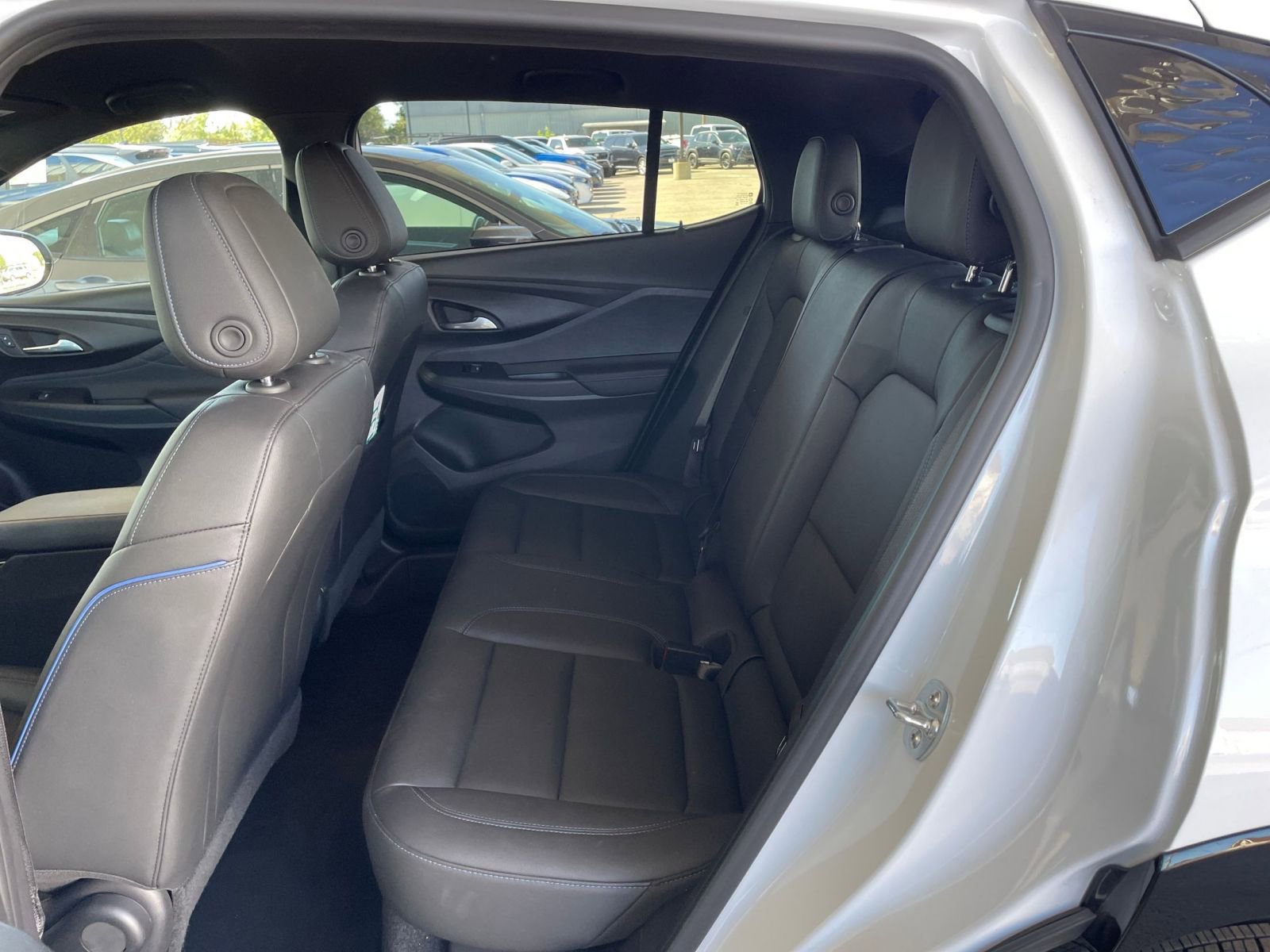 Used 2025 Buick Envista Sport Touring image 23