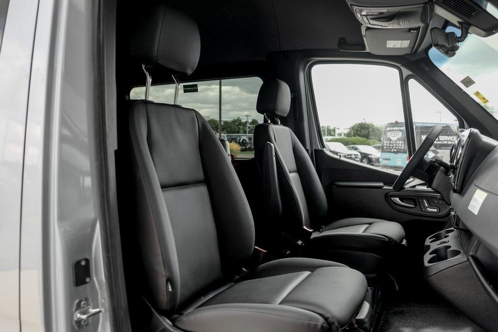 Used 2025 Mercedes-Benz Sprinter 2500 image 26