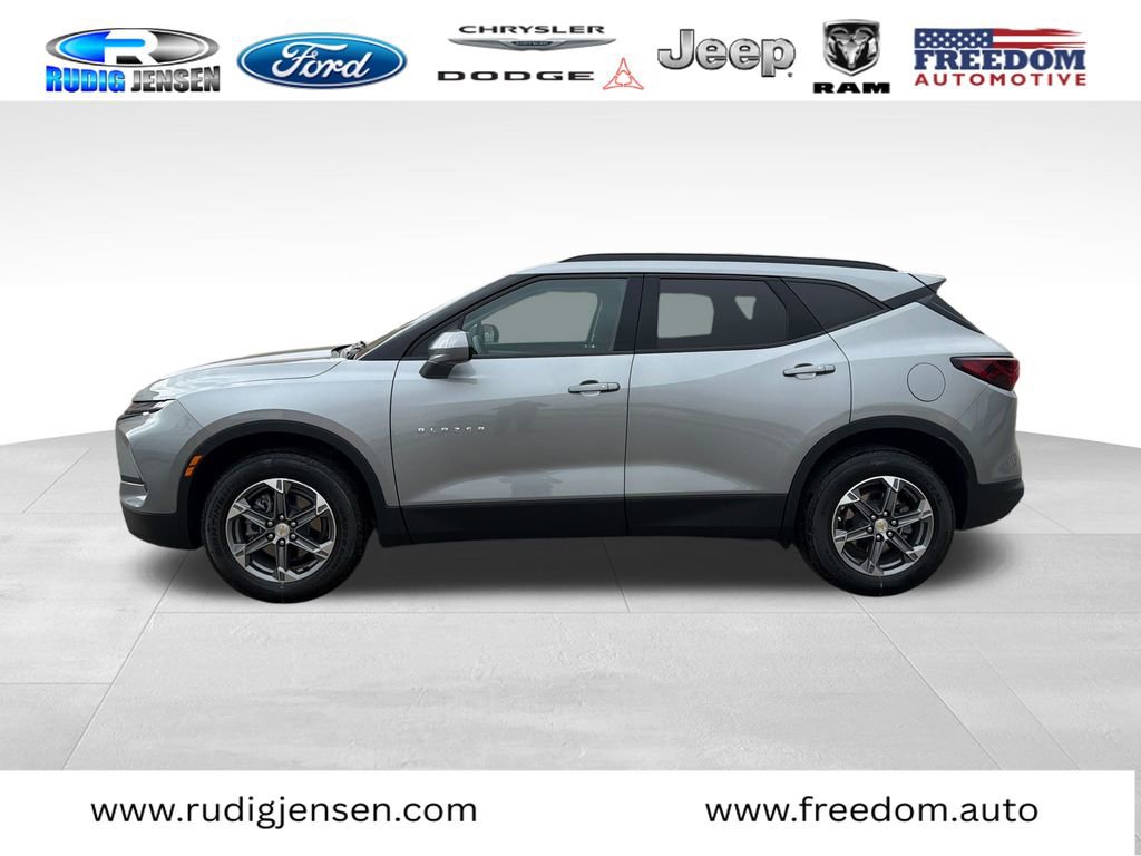 Used 2023 Chevrolet Blazer LT w/ Convenience Package AWD/4WD image 2