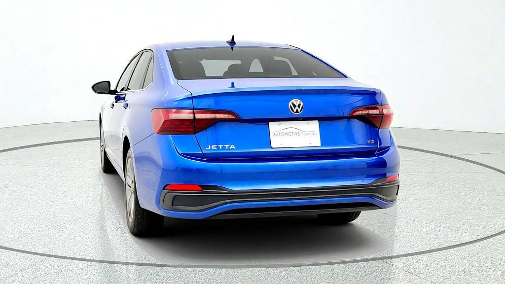 Used 2024 Volkswagen Jetta SE FWD image 6