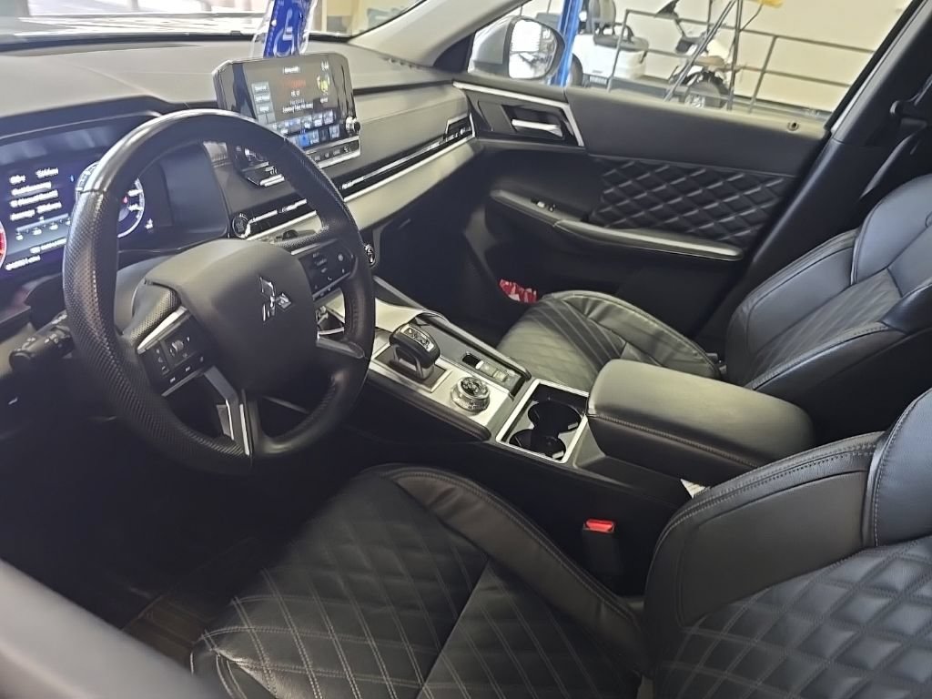 Used 2023 Mitsubishi Outlander SEL AWD/4WD image 6