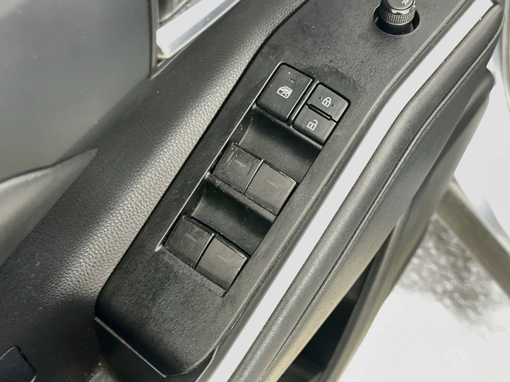 Used 2021 Toyota Highlander XLE FWD image 23