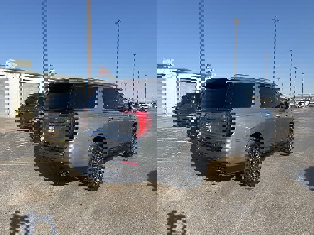 Used 2025 GMC Yukon XL Denali Ultimate image 5