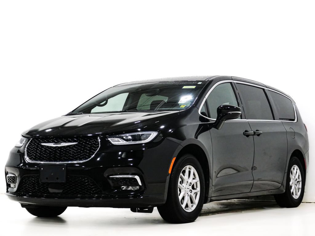 Used 2025 Chrysler Pacifica Select FWD image 3