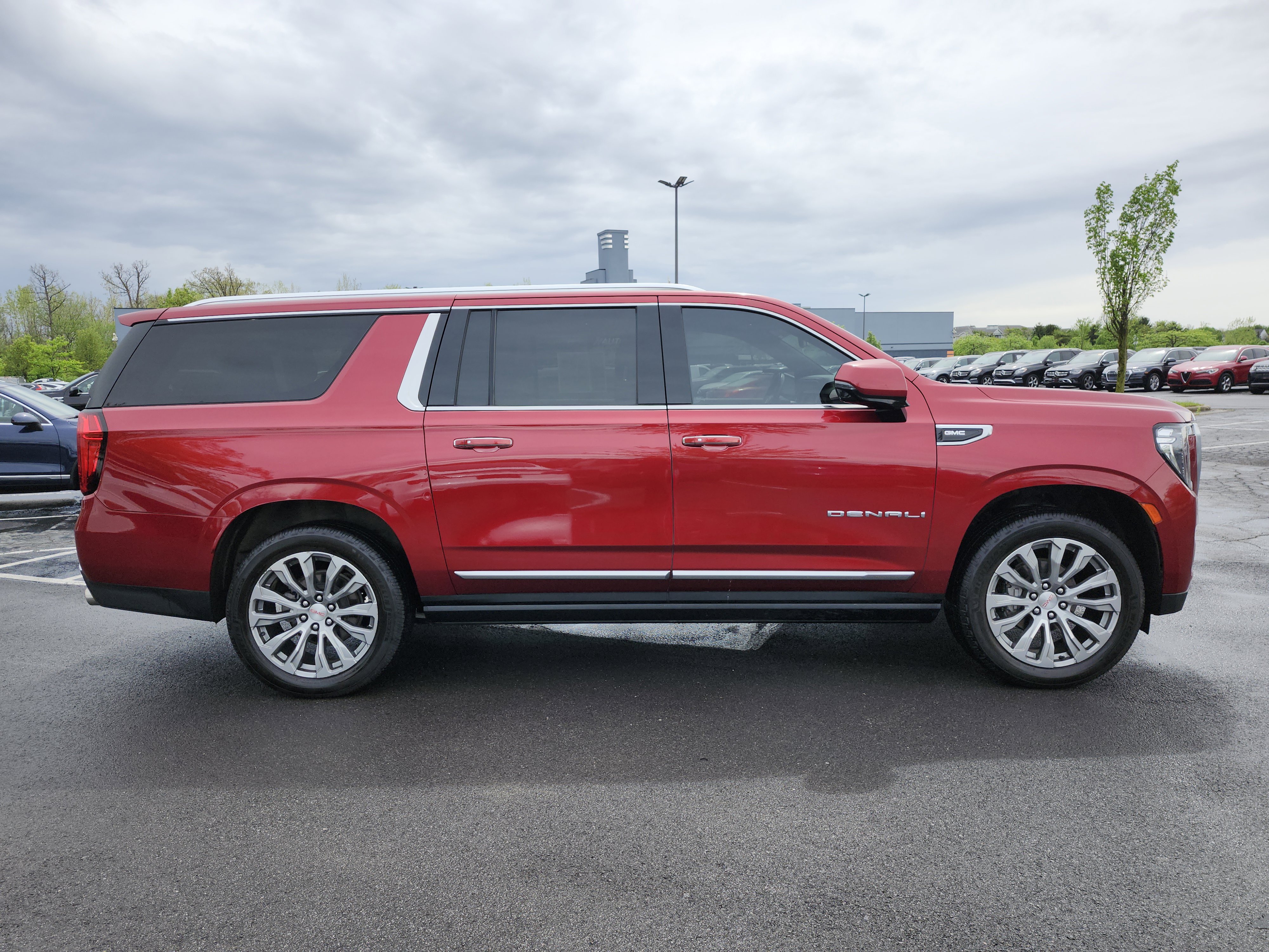 Used 2021 GMC Yukon XL Denali w/ Denali Ultimate Package image 21
