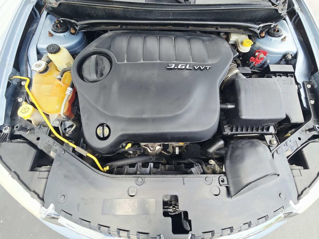 Used 2013 Dodge Avenger SXT FWD image 17