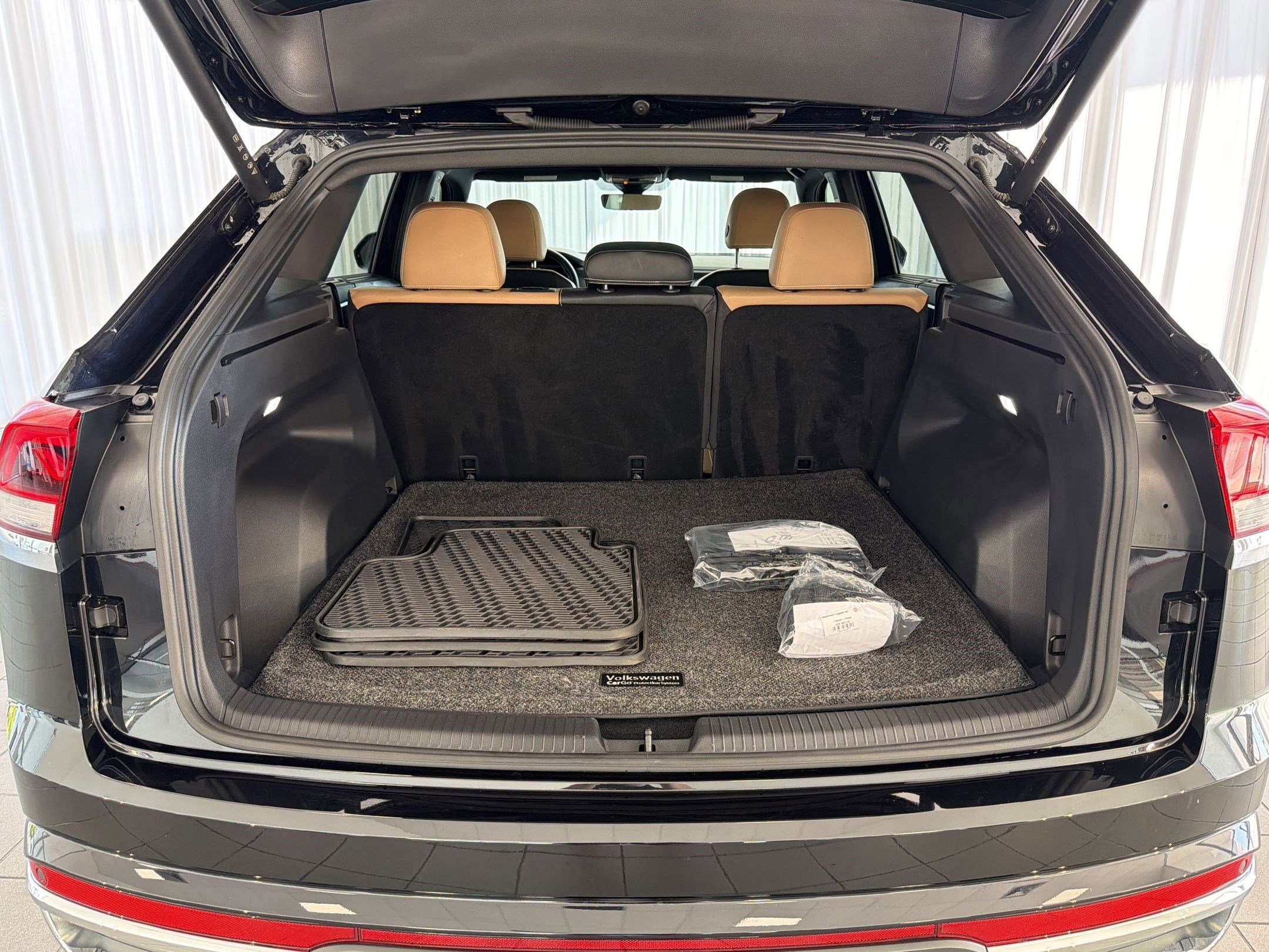 Certified 2025 Volkswagen Atlas Cross Sport SEL image 35