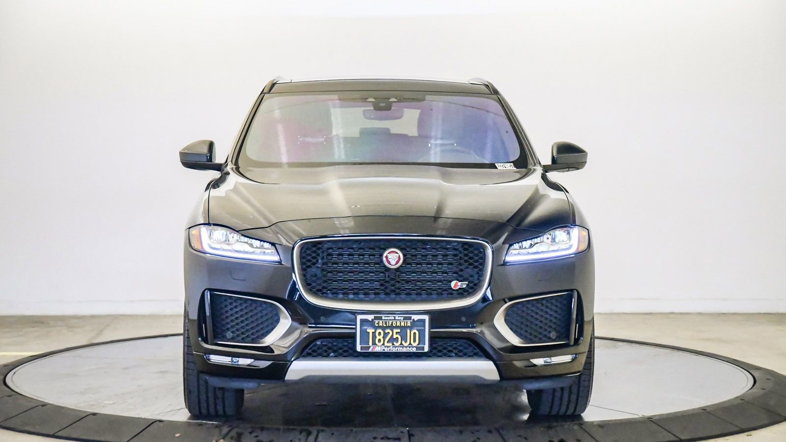 Used 2019 Jaguar F-PACE S image 7