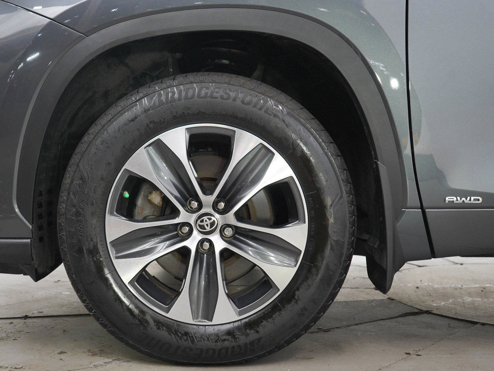 Used 2025 Toyota Highlander XLE AWD/4WD image 28