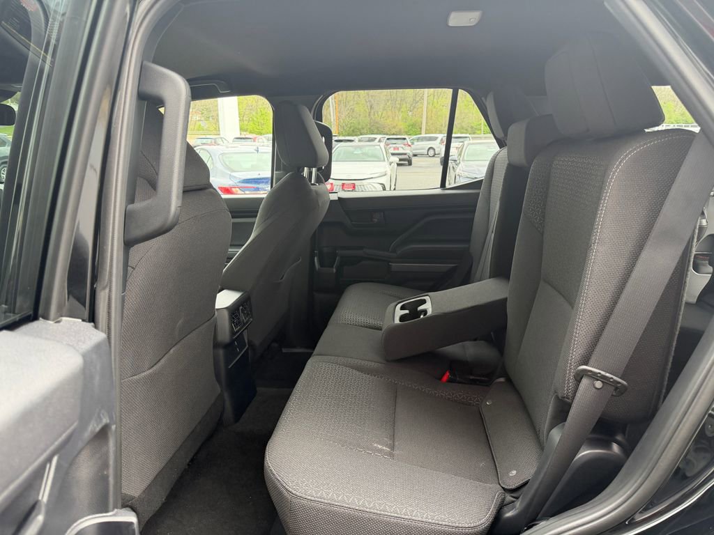 Used 2025 Toyota 4Runner SR5 AWD/4WD image 11