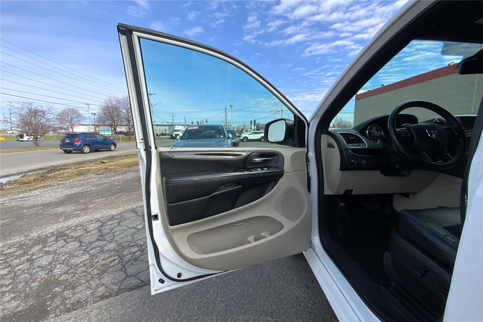 Used 2019 Dodge Grand Caravan SXT image 20
