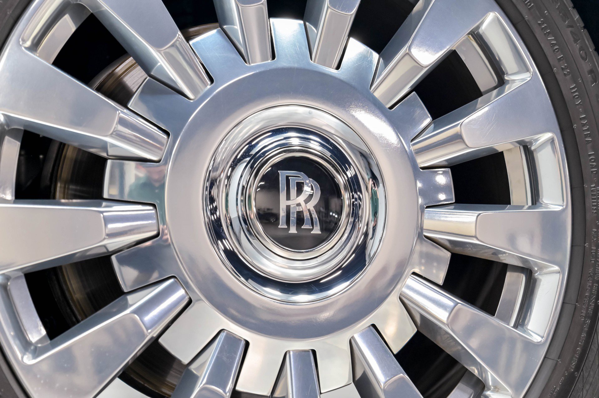 Used 2022 Rolls-Royce Phantom Sedan w/ The Phantom Package RWD image 24