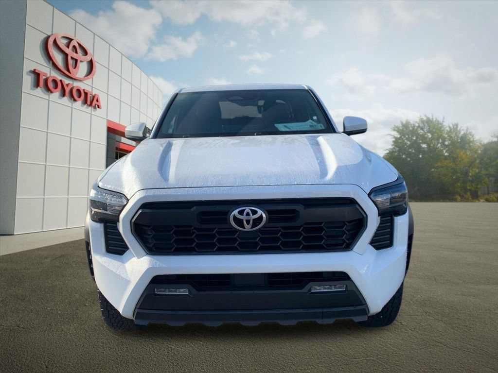 Used 2025 Toyota Tacoma TRD Off-Road AWD/4WD image 8