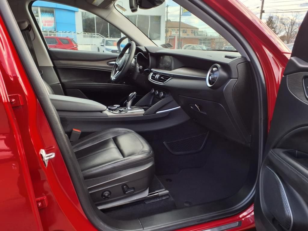 Used 2019 Alfa Romeo Stelvio Ti AWD/4WD image 12