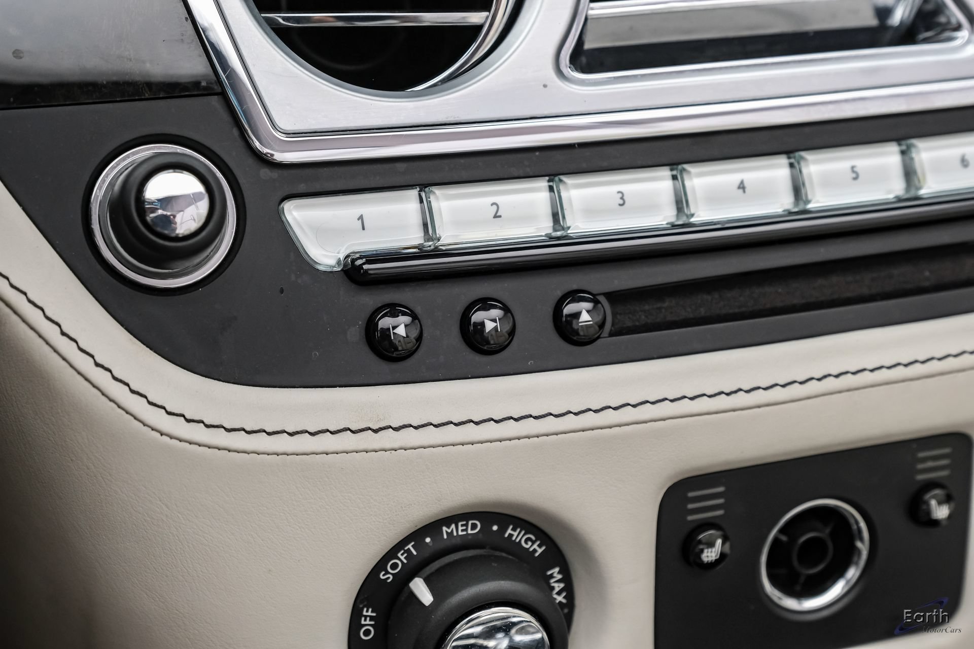 Used 2017 Rolls-Royce Dawn RWD image 79
