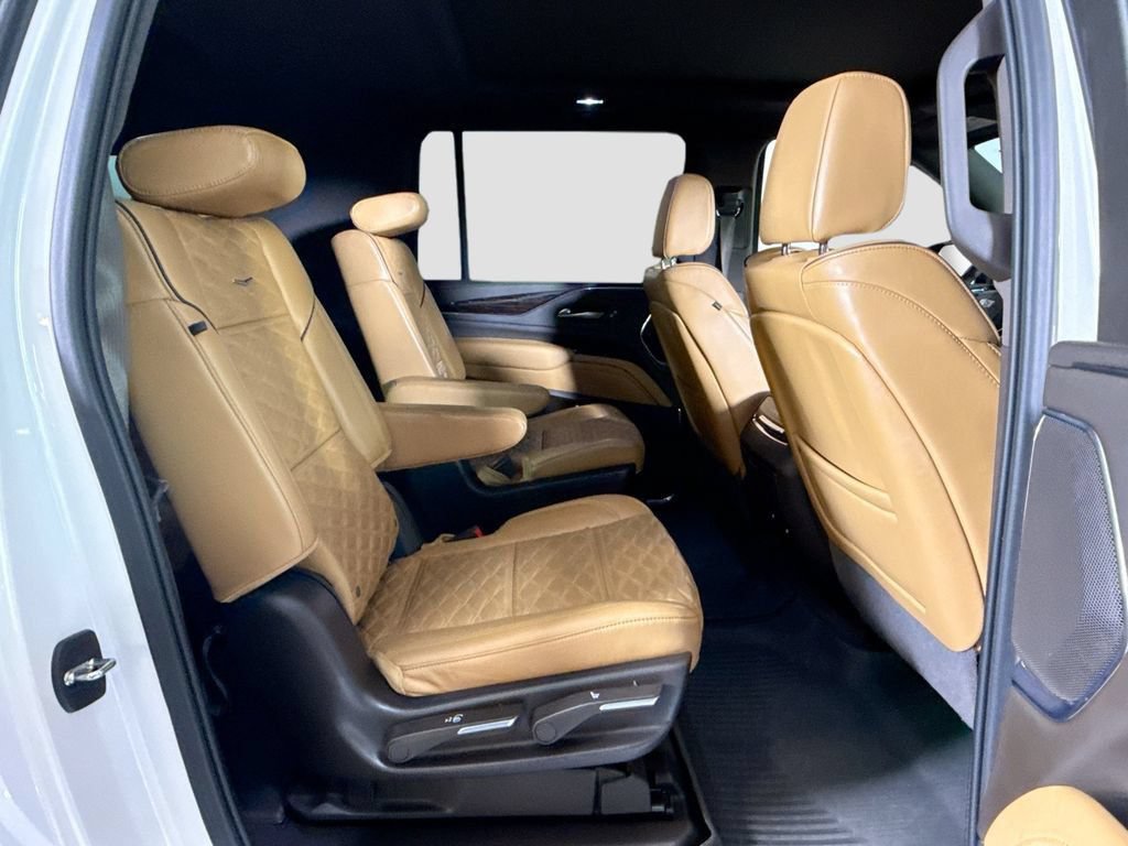 Used 2023 Cadillac Escalade ESV Premium Luxury w/ Performance Package AWD/4WD image 17