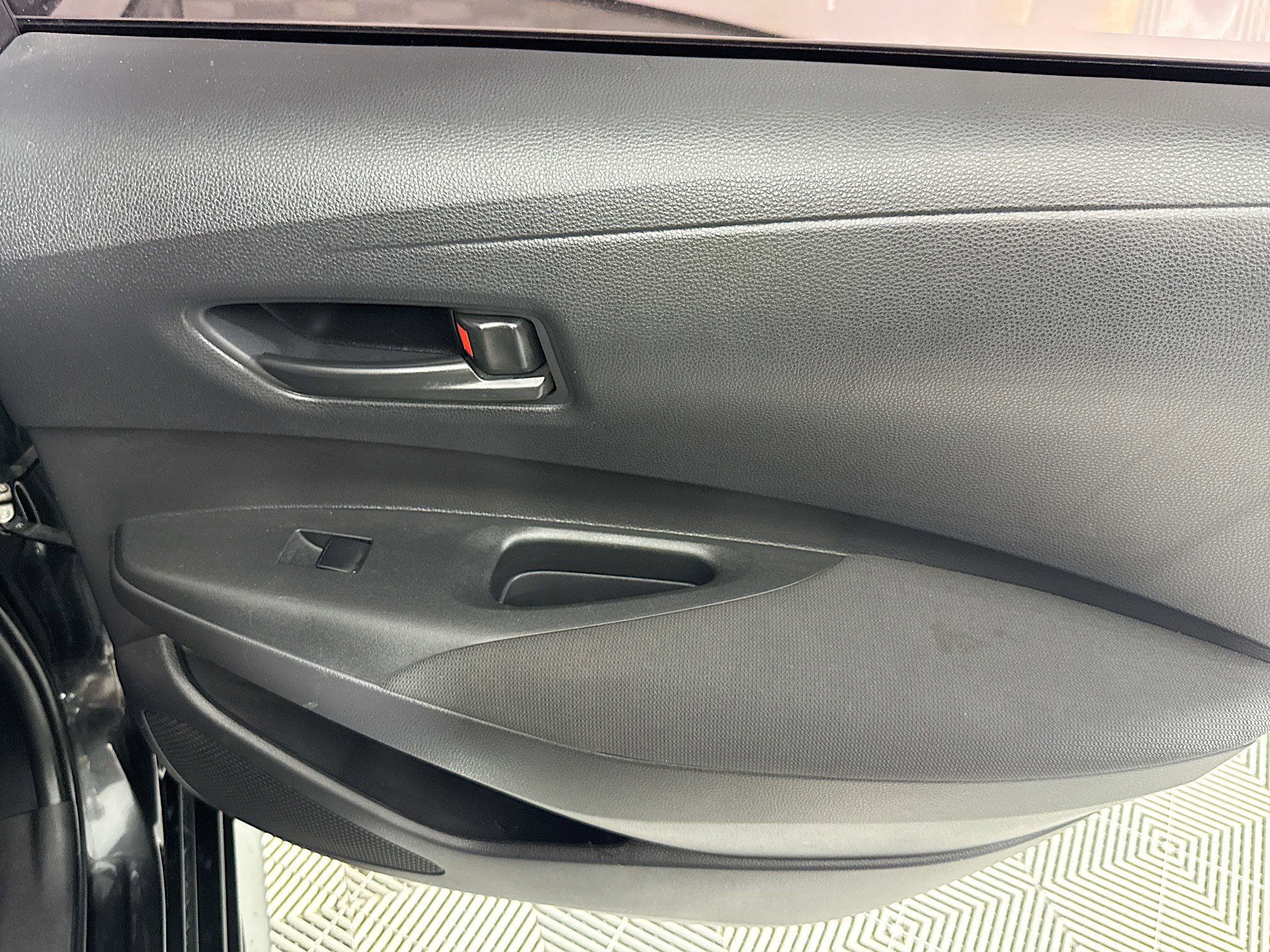 Used 2022 Toyota Corolla LE FWD image 26