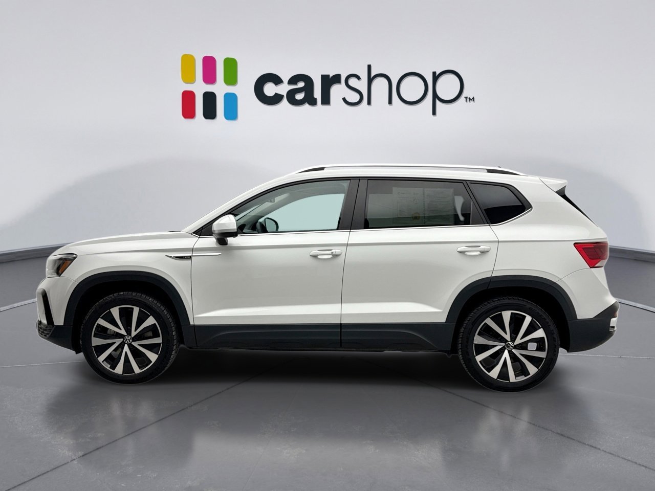 Used 2023 Volkswagen Taos SE image 2