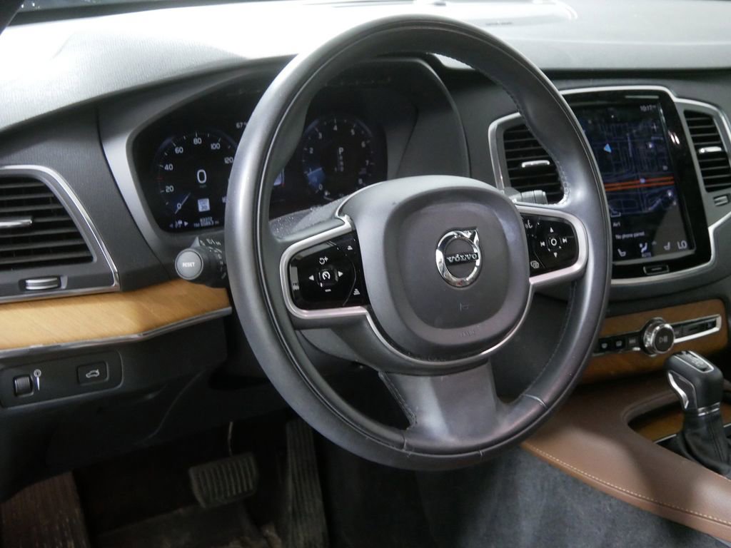 Used 2021 Volvo XC90 T6 Momentum w/ Climate Package AWD/4WD image 14