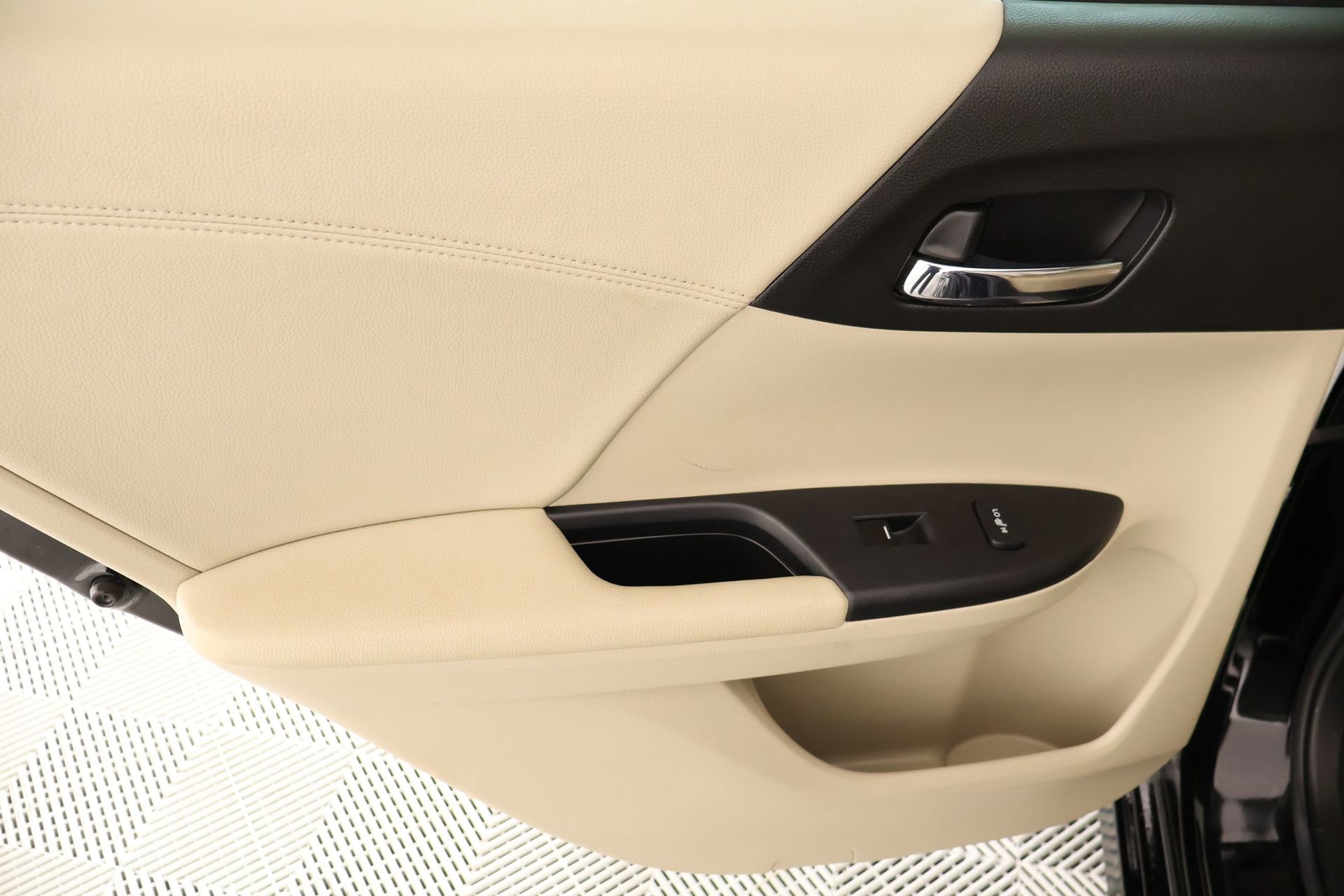 Used 2017 Honda Accord Touring image 18