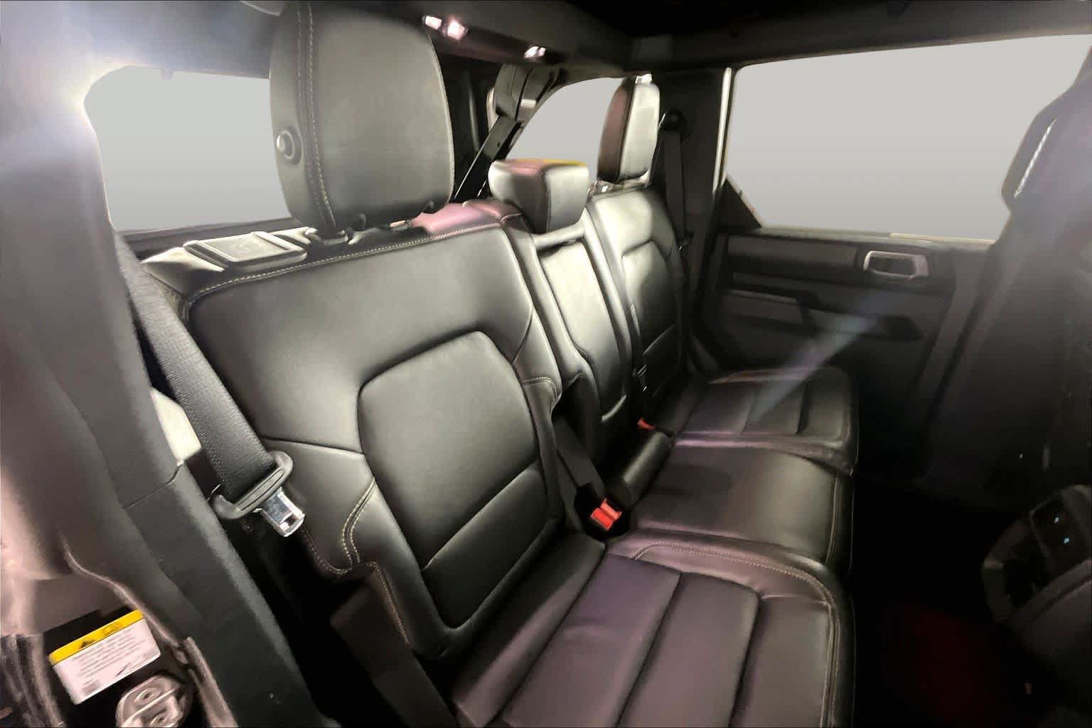 Used 2025 Ford Bronco Badlands AWD/4WD image 19