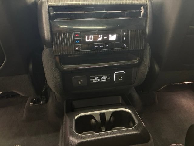 Used 2023 Jeep Wagoneer L Series III w/ Premium Group I AWD/4WD image 43
