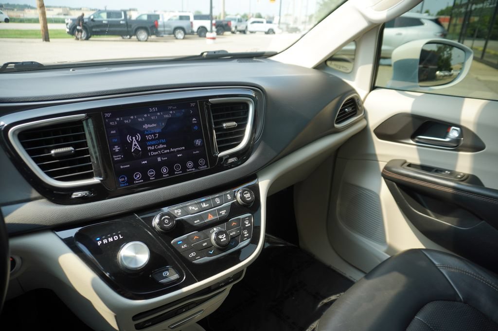Used 2020 Chrysler Pacifica Touring-L Plus w/ Tire & Wheel Group FWD image 21