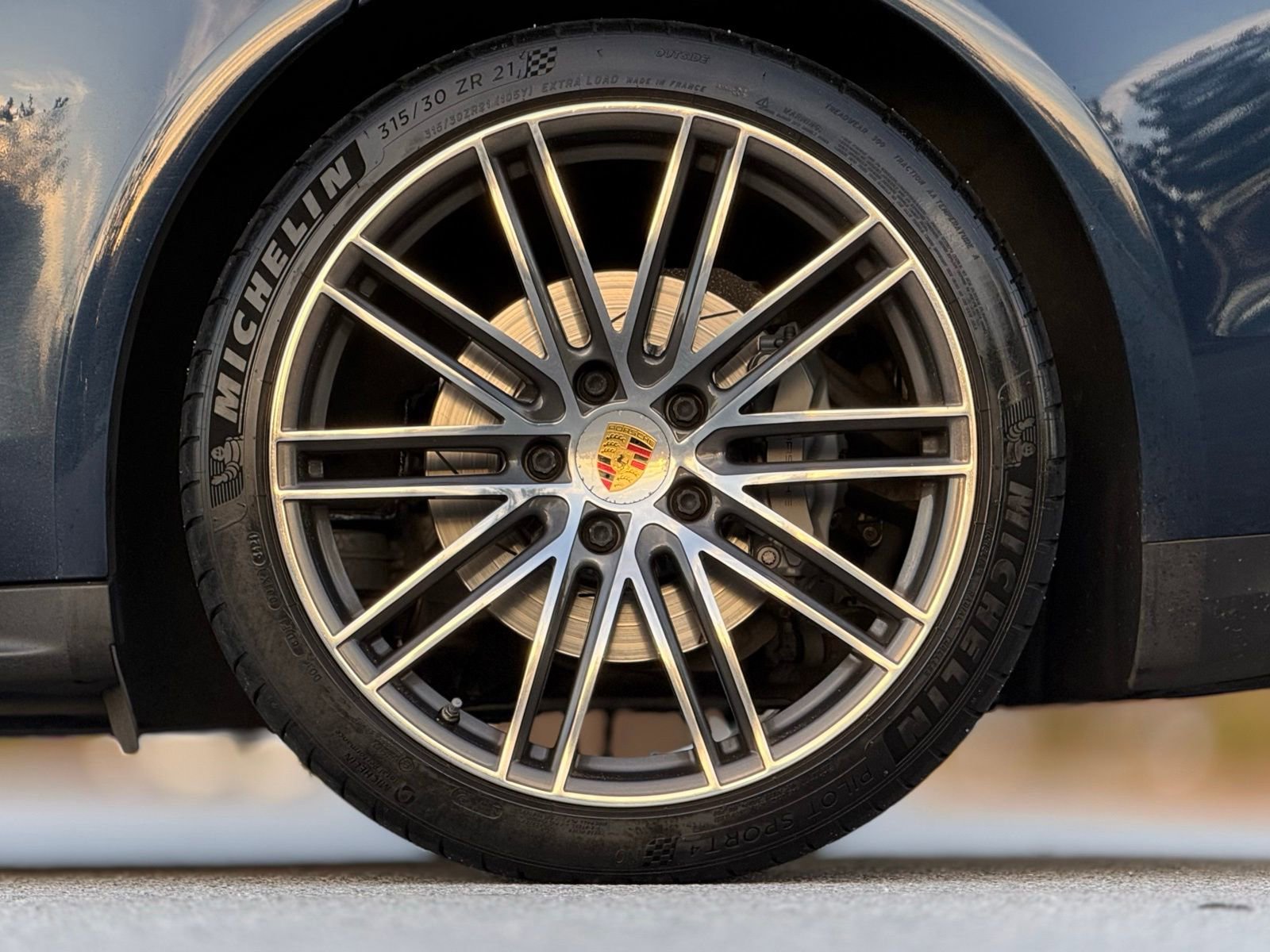 Used 2018 Porsche Panamera 4S image 18