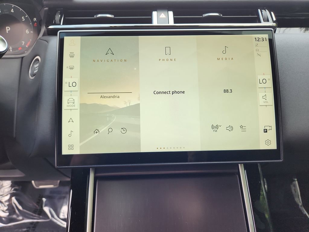 New 2026 Land Rover Range Rover Velar Dynamic SE image 17