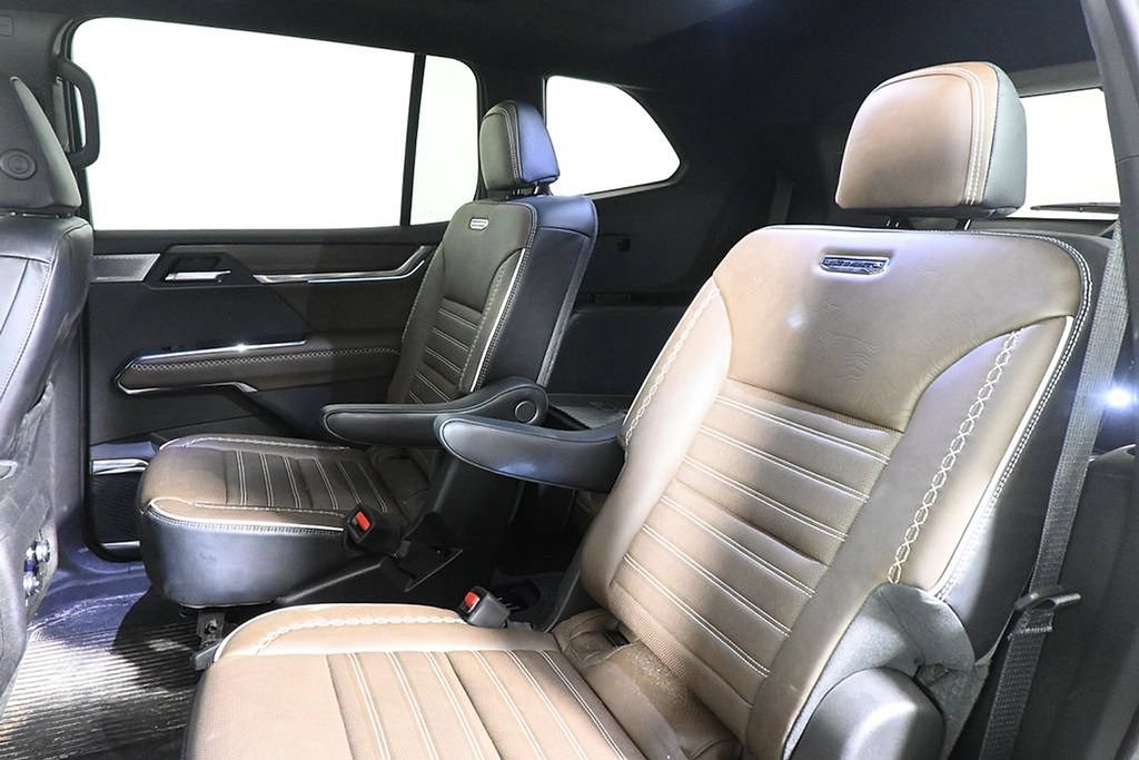 Used 2026 GMC Acadia Denali Ultimate w/ LPO, Floor Liner Package AWD/4WD image 4