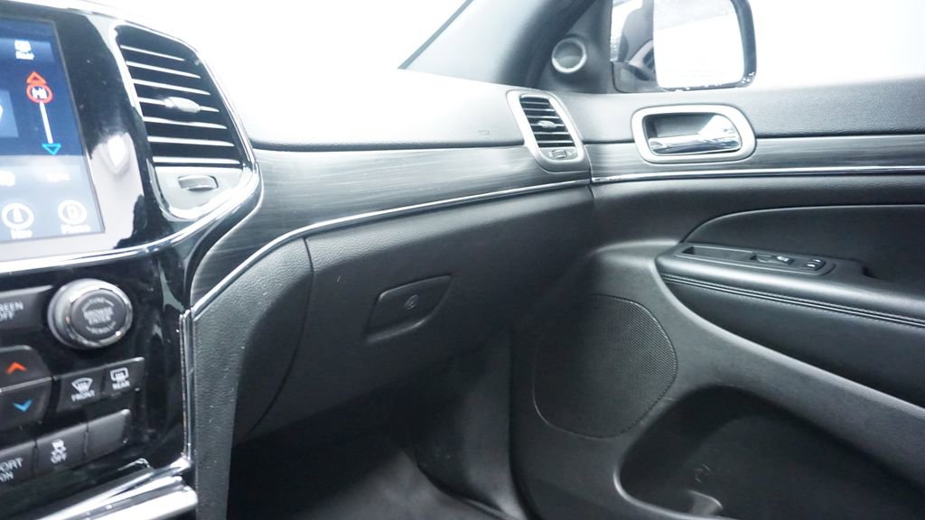 Certified 2019 Jeep Grand Cherokee Limited w/ Luxury Group II image 38