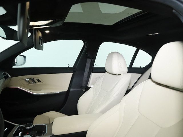 Used 2026 BMW 330i xDrive Sedan w/ Premium Package AWD/4WD image 21