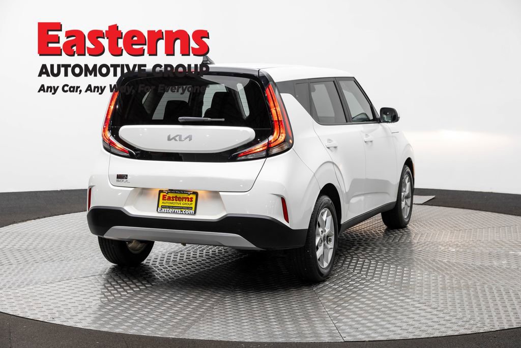 Used 2023 Kia Soul LX w/ LX Technology Package FWD image 5