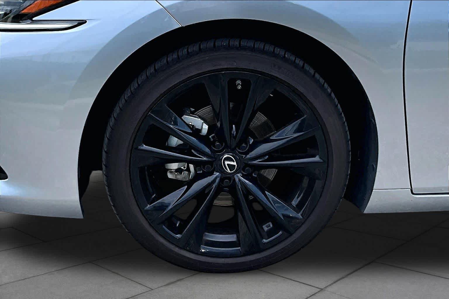 Used 2023 Lexus ES 300h F Sport FWD image 11