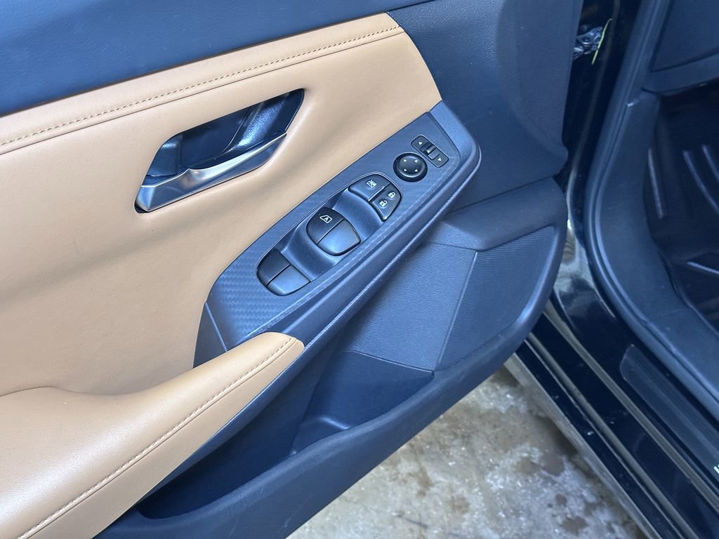 Used 2022 Nissan Sentra SV w/ SV Premium Package image 21