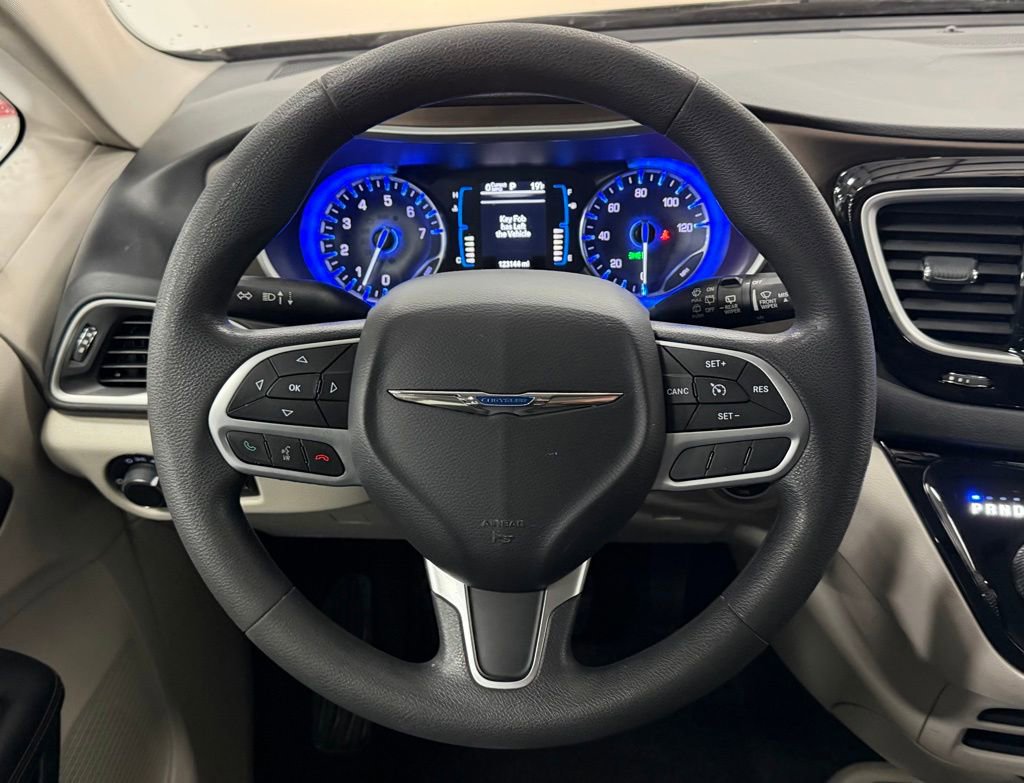 Used 2017 Chrysler Pacifica Touring image 13