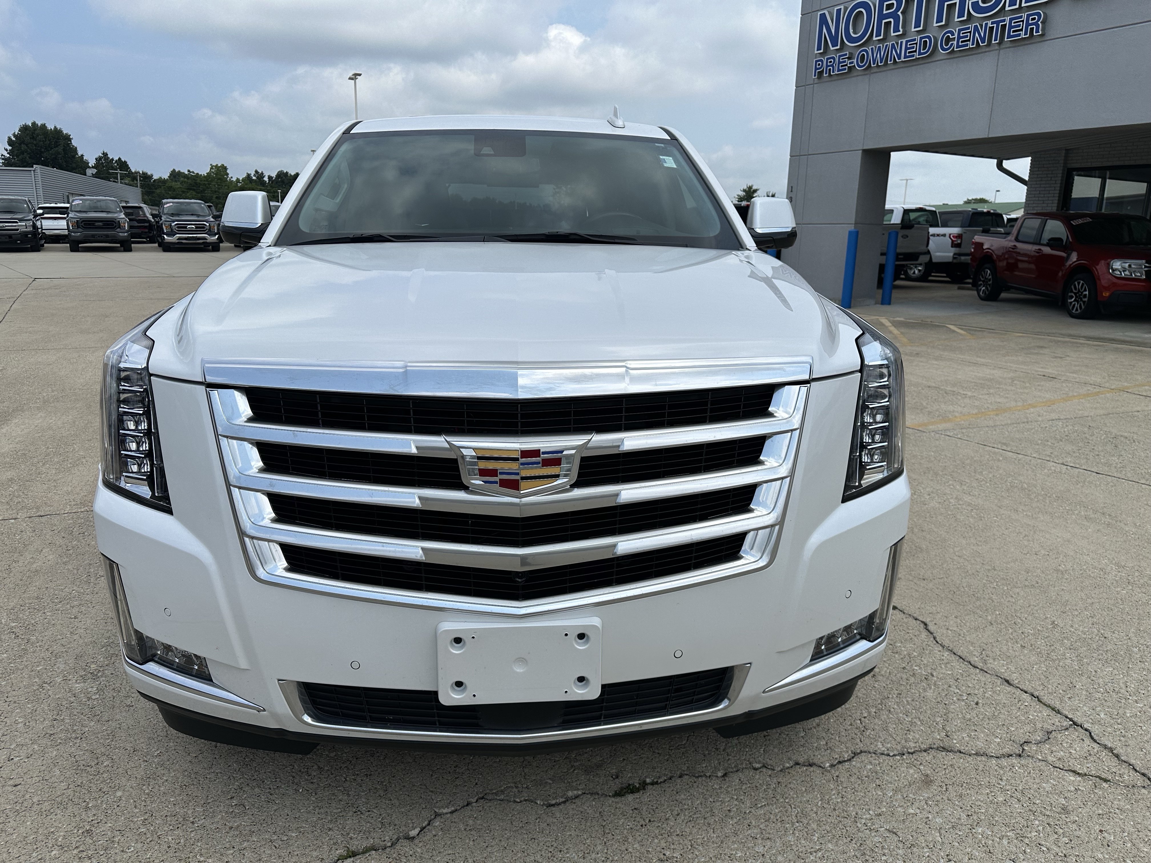 Used 2020 Cadillac Escalade Premium Luxury AWD/4WD image 14