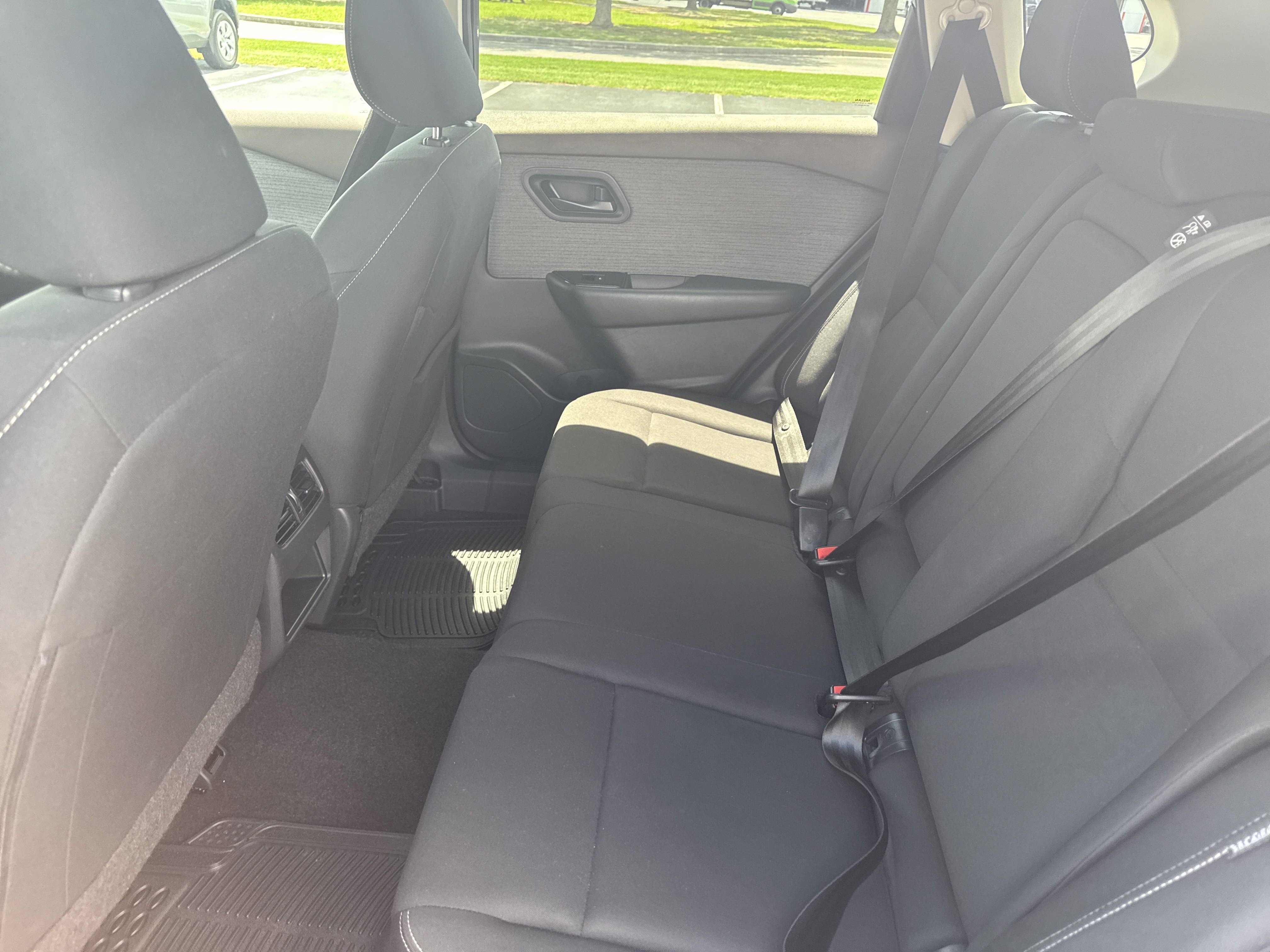 Used 2023 Nissan Rogue S image 23