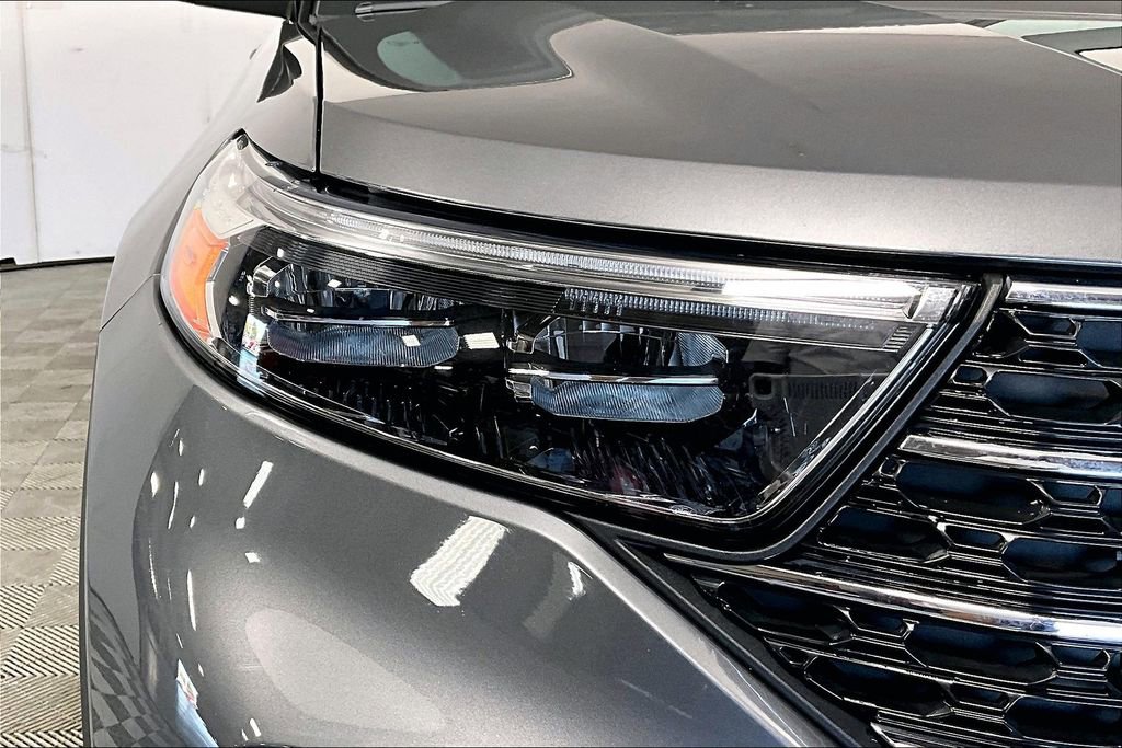 Used 2023 Ford Explorer XLT w/ Equipment Group 202A image 28