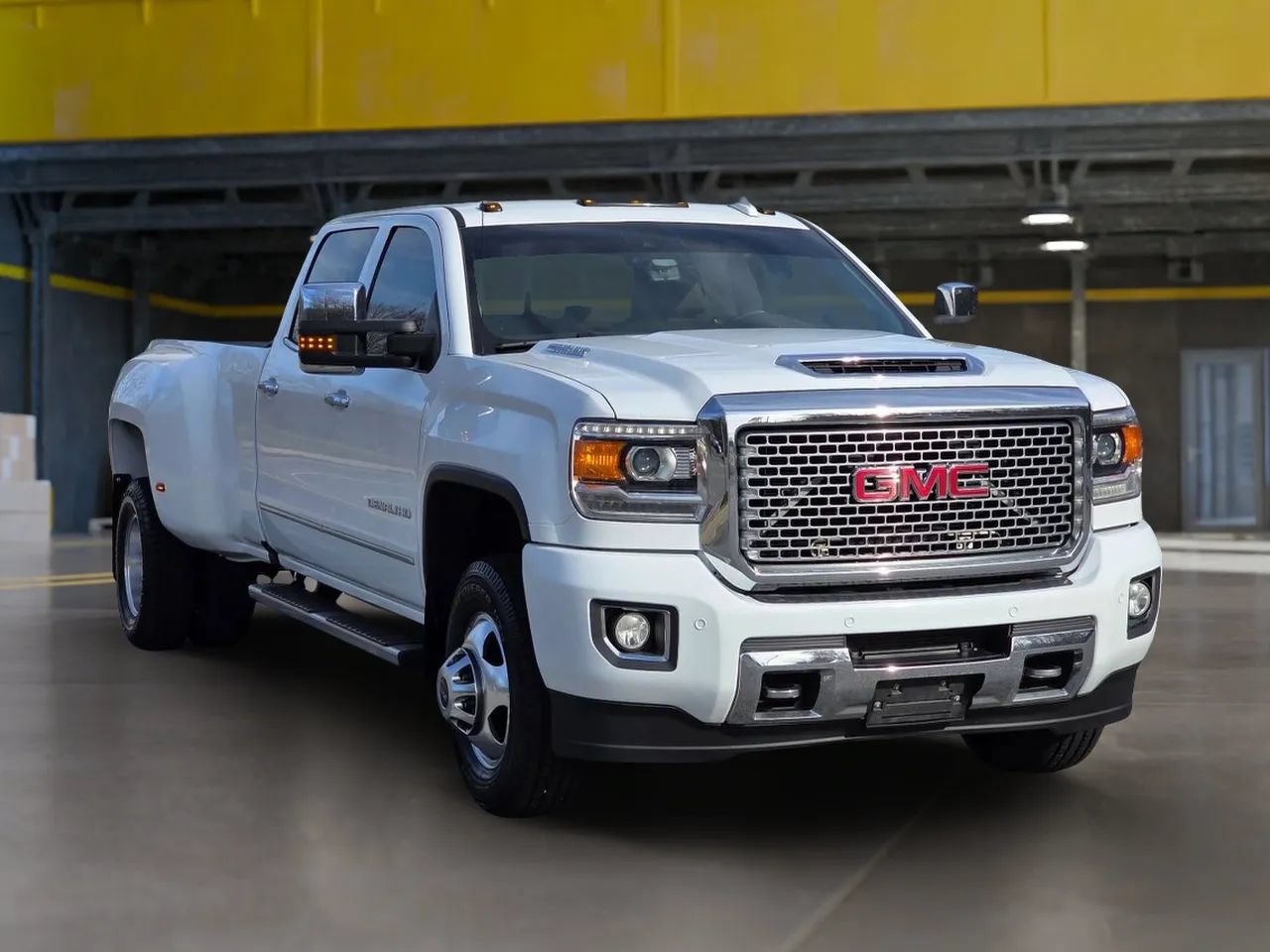 Used 2017 GMC Sierra 3500 Denali w/ Duramax Plus Package AWD/4WD image 10