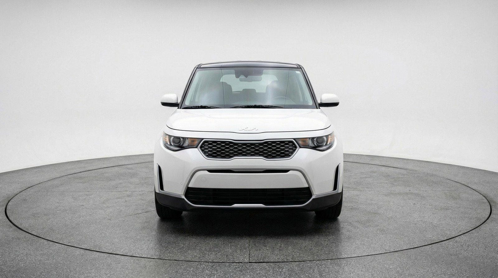 Used 2025 Kia Soul LX w/ LX Technology Package image 2