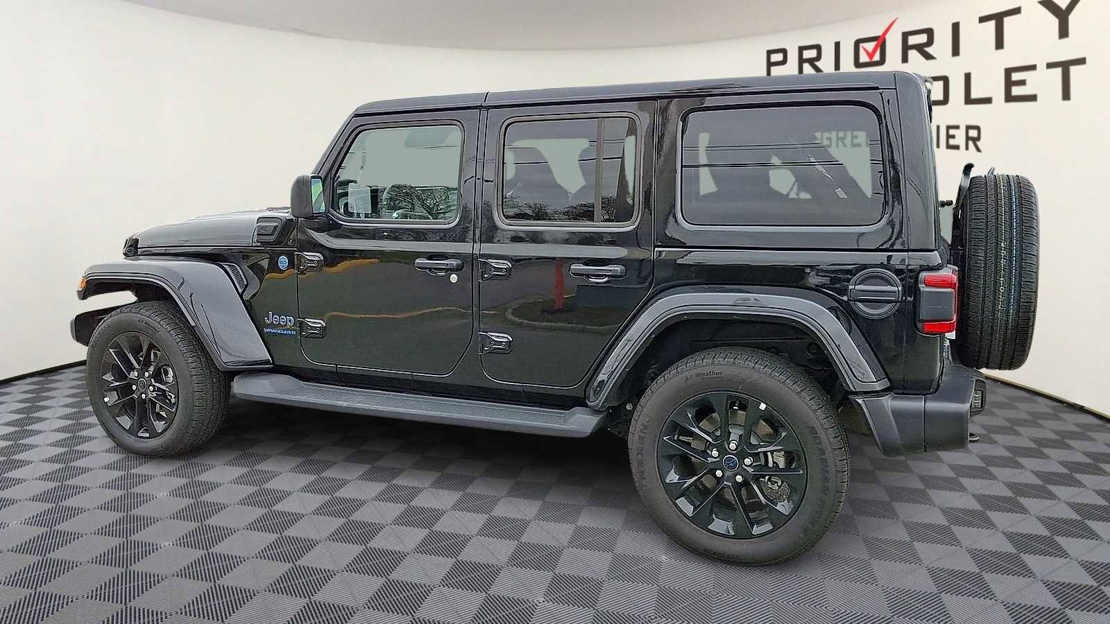 Used 2025 Jeep Wrangler Sahara image 6