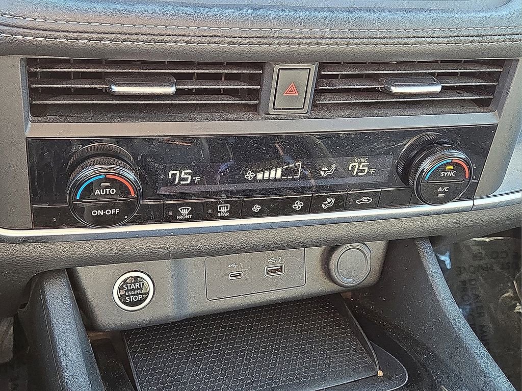 Used 2023 Nissan Rogue SV image 27