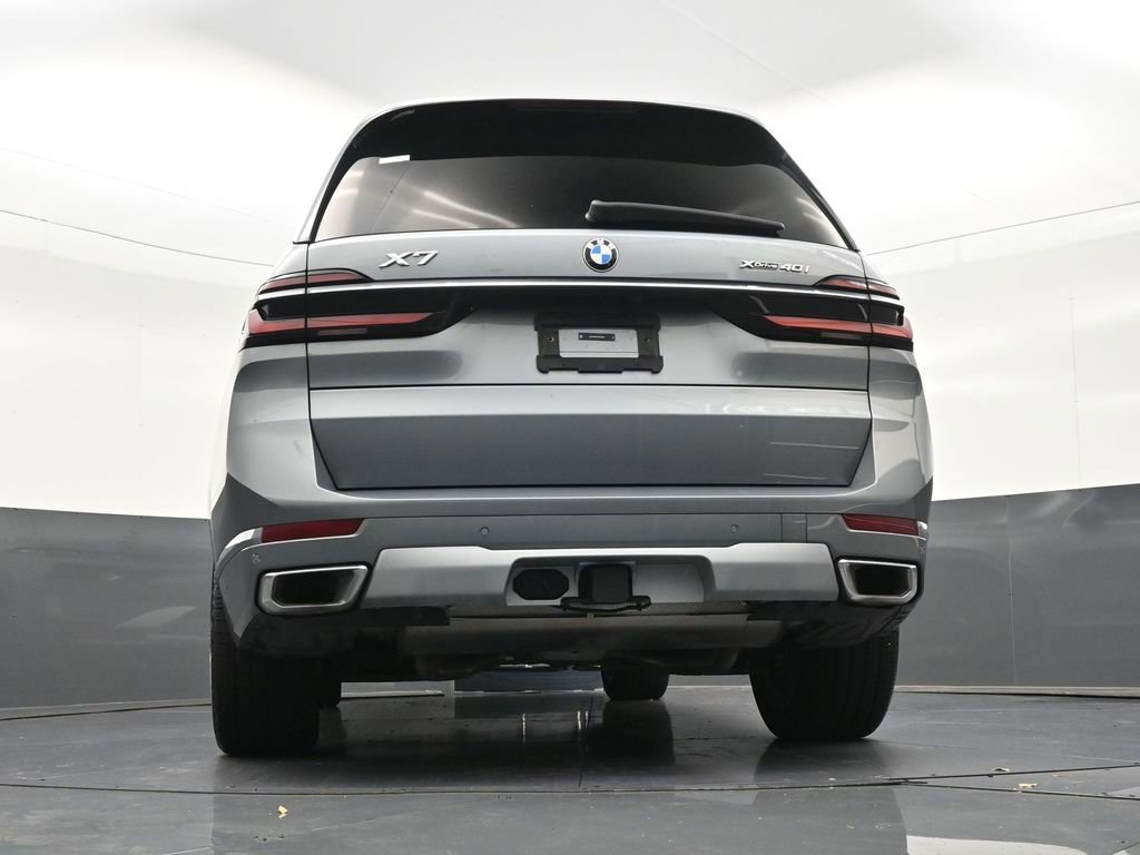 Used 2025 BMW X7 xDrive40i w/ Parking Assistance Package image 29