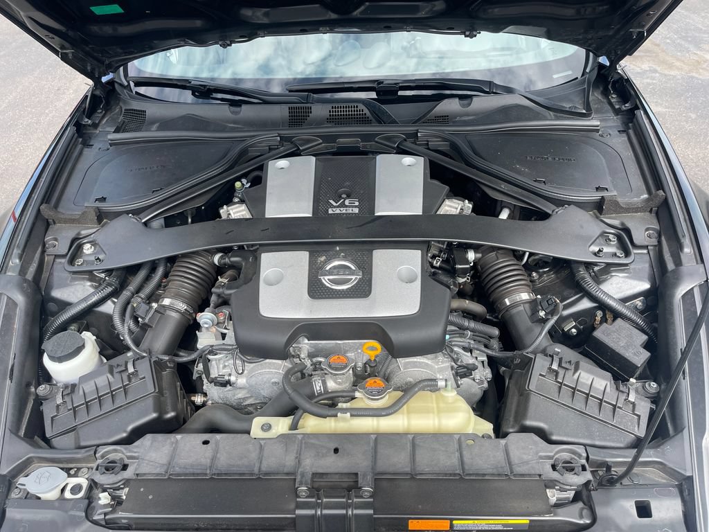 Used 2017 Nissan 370Z Touring RWD image 32