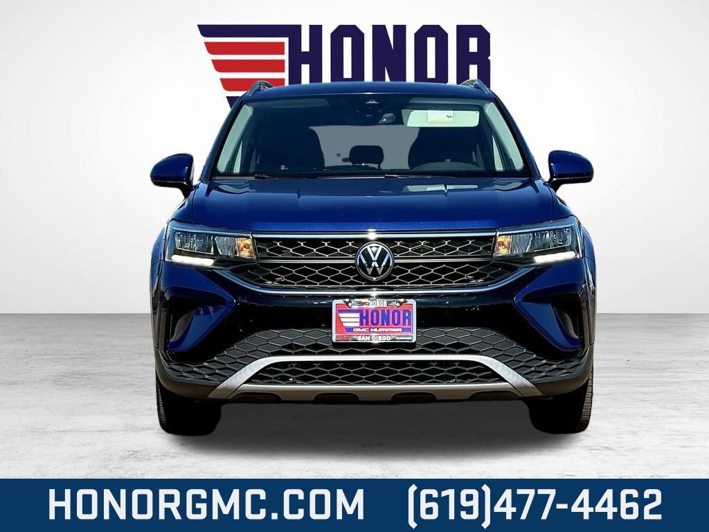 Used 2024 Volkswagen Taos SE image 8