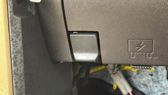 Used 2024 Chevrolet Brightdrop 400 w/ Commercial Equipment Package image 21