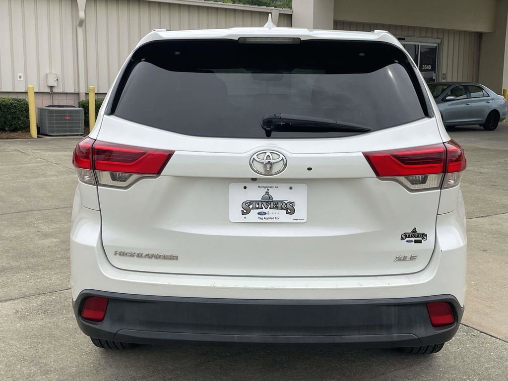 Used 2017 Toyota Highlander XLE FWD image 4