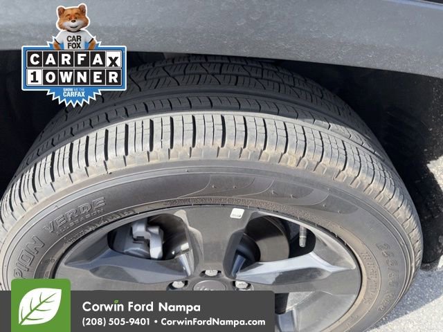 Used 2025 Jeep Grand Cherokee Limited w/ Black Appearance Package AWD/4WD image 8